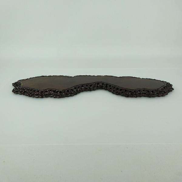 品名 　地板　(卓台/小品卓)サイズ 　高さ　約1センチ　　横幅　約40センチ　奥行　約12.5センチ商品状態 　中古品の為、画像に写っていない小さなヒビ、欠け、キズ、汚れなどある場合があります。注意点 　モニターの発色具合によって、実際の...