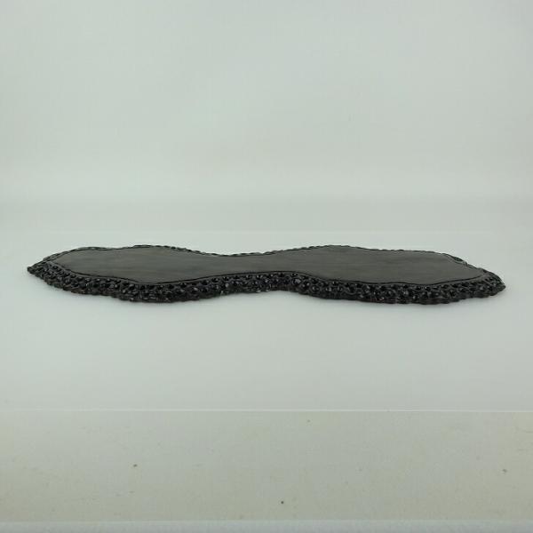 品名 　地板　(卓台/小品卓)サイズ 　高さ　約 0.8センチ　　横幅　約 40.3センチ　奥行　約 13センチ商品状態 　中古品の為、画像に写っていない小さなヒビ、欠け、キズ、汚れなどある場合があります。注意点 　モニターの発色具合によっ...