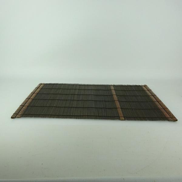 品名 　敷板　花台 (卓台・小品卓)サイズ 　高さ　約0.2センチ　　横幅　約46センチ　奥行　約30センチ商品状態 　中古品の為、画像に写っていない小さなヒビ、欠け、キズ、汚れなどある場合があります。注意点 　モニターの発色具合によって、...