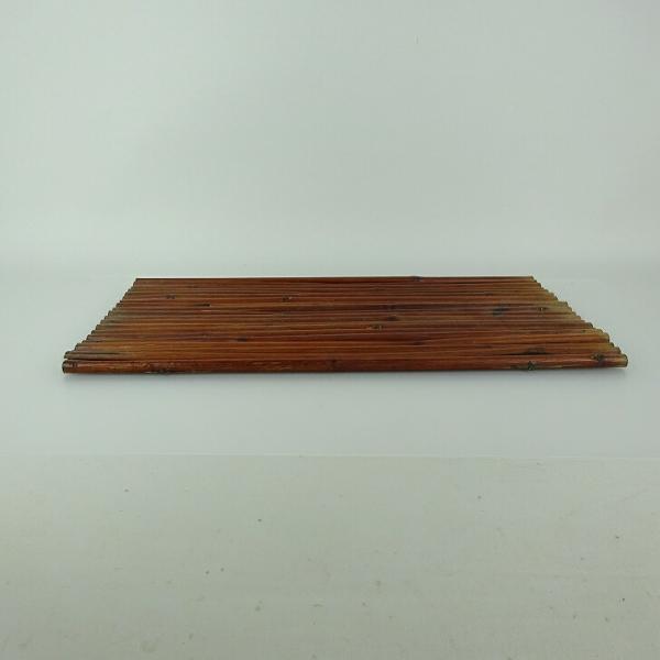 品名 　敷板　花台 (卓台・小品卓)サイズ 　高さ　約0.8センチ　　横幅　約36センチ　奥行　約19.5センチ商品状態 　中古品の為、画像に写っていない小さなヒビ、欠け、キズ、汚れなどある場合があります。注意点 　モニターの発色具合によっ...