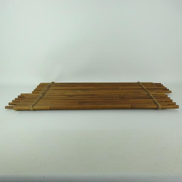 品名 　敷板　花台 (卓台・小品卓)サイズ 　高さ　約1センチ　　横幅　約55.5センチ　奥行　約27センチ商品状態 　中古品の為、画像に写っていない小さなヒビ、欠け、キズ、汚れなどある場合があります。注意点 　モニターの発色具合によって、...