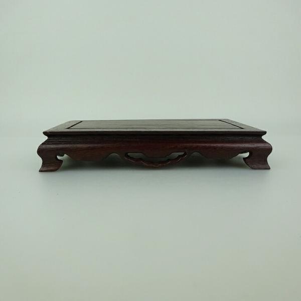 品名　平卓　(卓台・小品卓)サイズ　高さ　約3センチ　　横幅　約18.5センチ　奥行　約10.8センチ商品状態　中古品の為、画像に写っていない小さなヒビ、欠け、キズ、汚れなどある場合があります。注意点　モニターの発色具合によって、実際のもの...