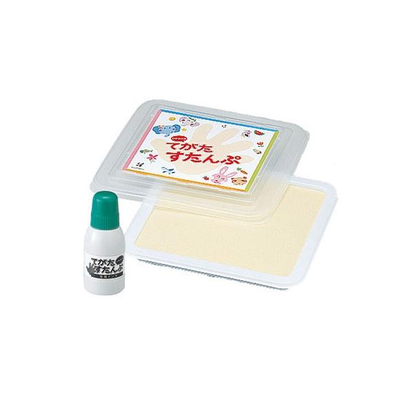 手形でお子様の成長記録を残す「てがたすたんぷセット」（インク色：グリーン）です。色紙やアルバムなどの紙素材はもちろんのこと、布に押す事もできます。布に押す場合、アイロンを掛ければしっかりインクが定着して、洗濯をしても落ちにくくなります。■セ...