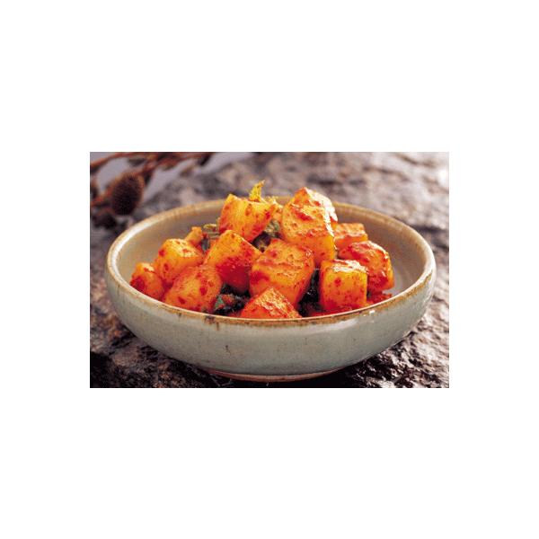 大根キムチ。大根を六面体で切って作る。日本で作られた本場韓国の味。