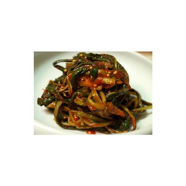 1．いぬやくしそうの下ごしらえ 根の外皮をナイフでそいできれいに洗い、海水くらいの濃さの塩水に1週間程度浸して、苦味を抜きます。この時、苦味がきちんと抜けるよう、たびたび水を取り替えます。葉の色が茶色になったら取り出してよく洗って水気を切っ...