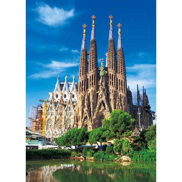 -/-/500-255・サグラダファミリアスペイン ガウディが設計したグエル公園・グエル邸・カサミラなどと合わせて「アントニオ・ガウディの作品群」として世界遺産に登録されている。・2025年に聖母被昇天の礼拝堂が完成し、ガウディ没後100年...