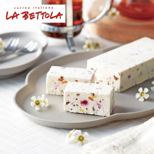 「ラ・ベットラ・ダ・オチアイ」監修の華やかな見た目と滑らかな口当たり。商品内容 250gアレルギー 乳・卵賞味期限 冷凍30日配送 冷凍便生クリームやクリームチーズ、マスカルポーネチーズを合わせた中に、フランボワーズやオレンジピール、クラッ...