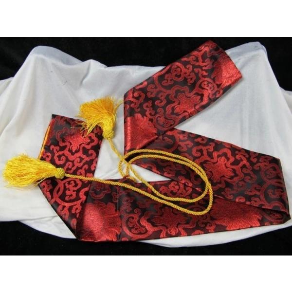 商品内容：刀袋と紐サイズ：(約) 全長132 cm、幅13cm、紐147cm色：赤×黒素材：絹艶やかで手触りもよく、高級感があります。こちらの商品はお値段の割にはクオリティが高く好評な一品です♪