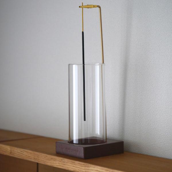 [Release date: September 25, 2024]お香スティック吊り下げ式となっておりますので、通常のお香立てよりも燃焼効率が非常によく（火が上へ燃える習性を利用しているため）途中で消えてしまうようなお香にもお使いいただけ...