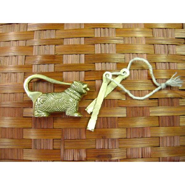 獅子，真鍮製，古美術品，重2100克。 獅子，真鍮製，古美術品，重2100克。 獅子，真鍮製，古美術品，重2100克。