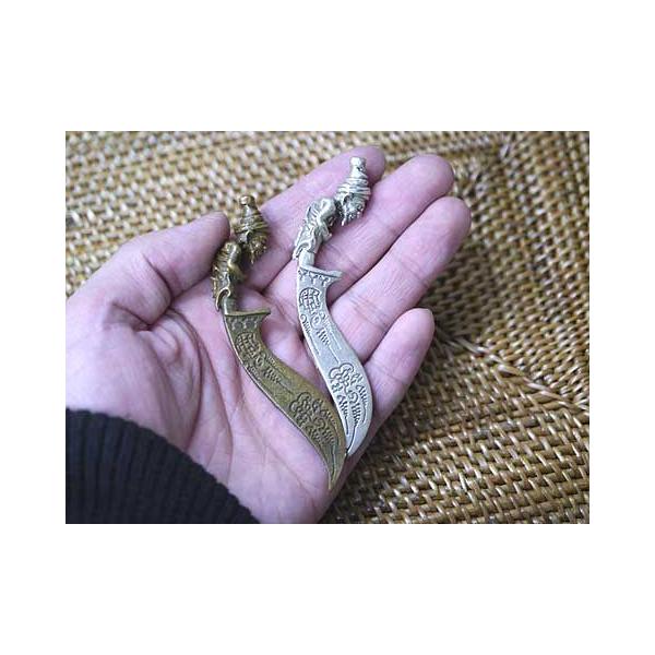 タイのナイフ形のお守りです アジアンアクセサリー エスニック アジアン雑貨 呪文 厄除け 魔除け Buyee 日本代购平台 产品购物网站大全 Buyee一站式代购 Bot Online