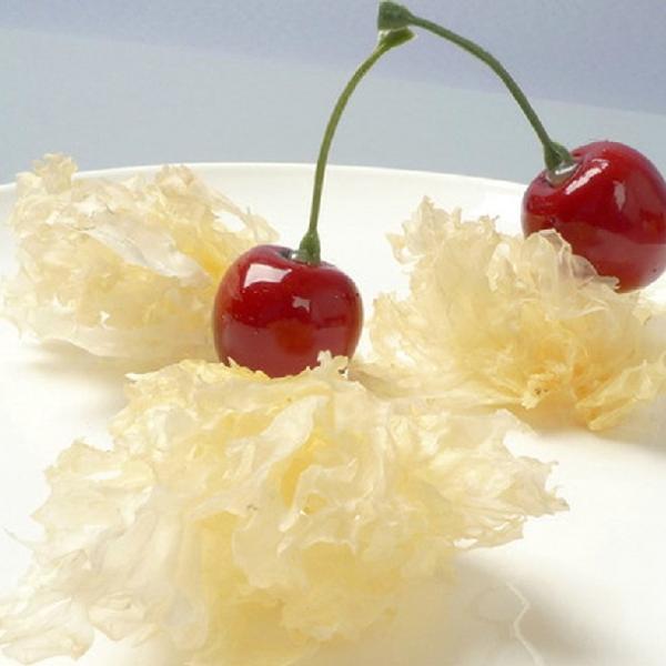 商品入荷によって、パーケージが変わることもあります。中国語では「銀耳」と書かれ、中華料理の高級食材や薬膳料理として用いられてきた歴史があります。コリコリとした食感でカルシウムや食物繊維がたっぷり！ミネラル豊富で美容・健康ともに期待できる奇跡...