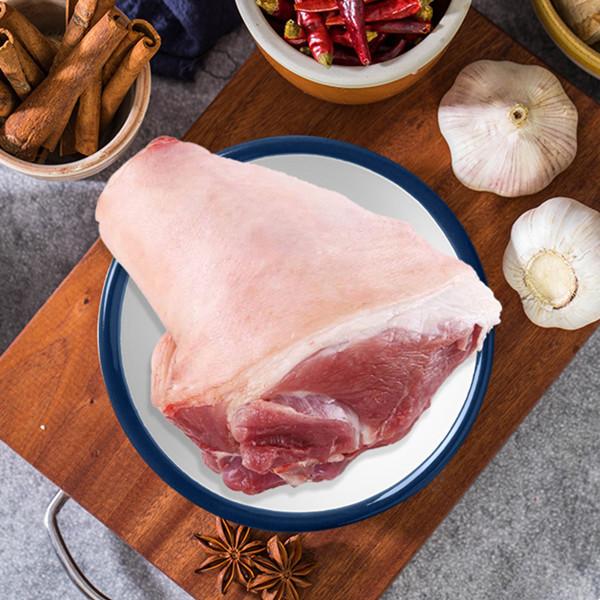 歯切れの良い柔らかな食感です。豚すね肉を、タマネギ、セロリや香辛料などとともに数時間煮込んでも美味しくいただけます。【内容量】入荷際のサイズのまま販売しております。重さは不定貫、1点約0.8~1.6kg前後　表示価格は1kgの価格です。実際...