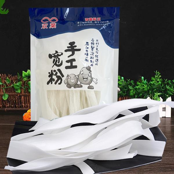 商品入荷によって、パーケージが変わることもあります。予めご了承ください。中国タンミョン つるつる面 冬の暖かい鍋料理に【原材料】しゃがいも澱粉、水【内容量】380g【原産地】中国【賞味期限】　※こちらは出荷時点で2ヶ月以上の賞味期限のある商...