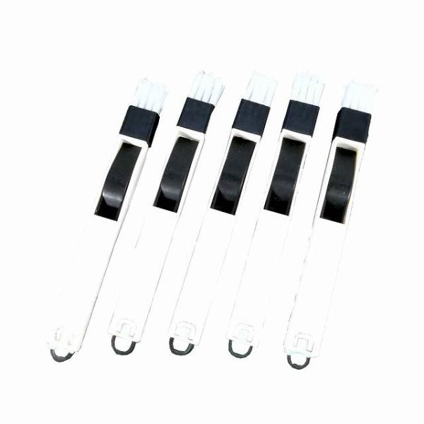 スリムな隙間ブラシ、お得価格な5本セットです。とても便利なミニサイズ、コンパクトなお掃除用ブラシです。2つにセパレート出来て、ミニ塵取りとミニほうきでお使い頂けますし、チリトリはヘラとしてもお使い頂けます。窓のサッシだけでなく、パソコンのキ...