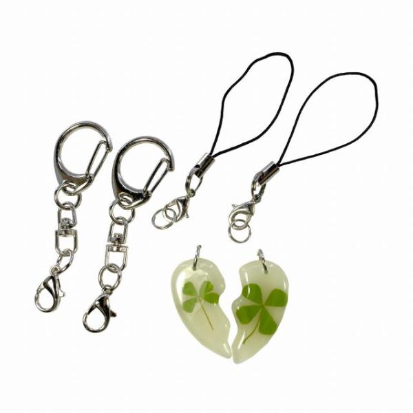 毎日運勢が占える!?🫨, クローバーチャーム知ってる☘️₊✩‧₊˚, これスピンズで買えるアイテムなんだけど,  最近SNSでじわじわ流行り始めてるの♡, 値段は2,310円とちょっとお高め👀, 毎日一人分しか占えないから、友達とシェアして使う人は,  交換し合いながら使ってみてね◎, ─── ─── ─── ˗ˏˋ ♡ ˎˊ ─── ─── ───, 月に2,100万人がみているアカウント ... 占い・開運用チャーム5点セット 四葉クローバー ハート ラビットヘッド 瓢箪 酉