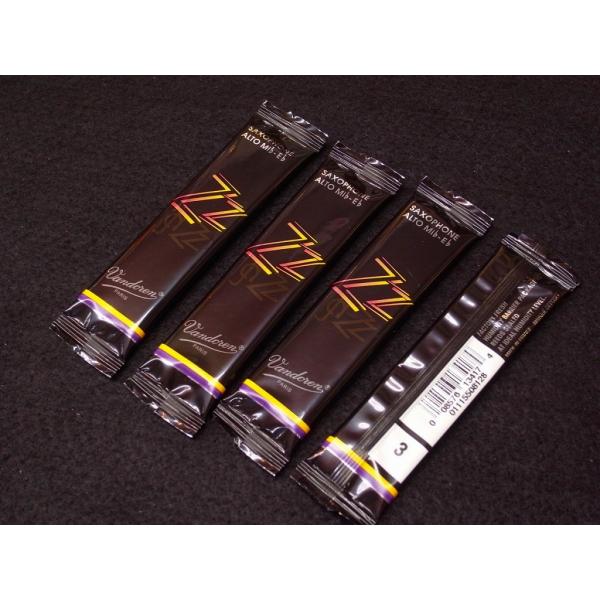 正規輸入品・新品です。バンドレンリードのバラ売りです。jaZZ・アルトSAX用・サイズ3・4枚組での出品です。JAZZに求められている音色や音質を損なわず、リードの中心部と先端の独特なカットにより素晴らしい反応と驚くべき耐久性を実現。トラデ...