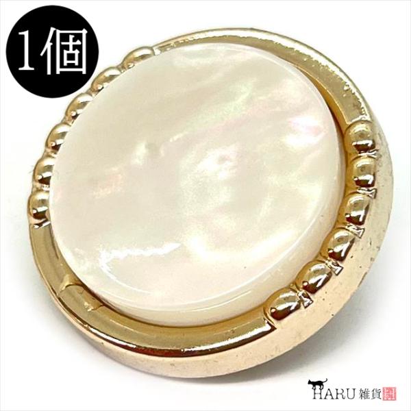 [Release date: May 4, 2024]・アンティーク調のデザインが素敵な正円プラスチックボタンです。大振りで高級感あるデザインですが軽量なのが使いやすい！・そのまま飾りボタンとしては勿論、ボタン足部分をニッパーで切ってカボシ...