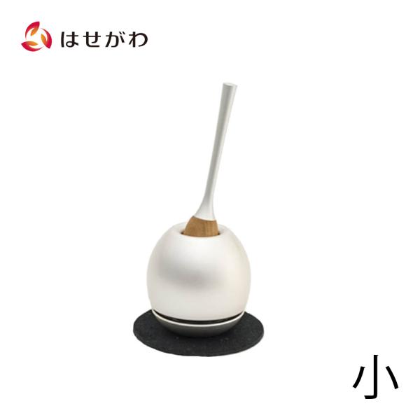 さくらんぼの形をした、おりんとおりん棒のセット。コンパクトなので、スペースが無くても祈りの空間をつくれます。やさしい音色がします。【内容物】おりん本体、りん棒、敷物【商品寸法・仕様】高さ：10.7ｃｍ（りん棒含む）りん直径：4.5ｃｍ敷物直...