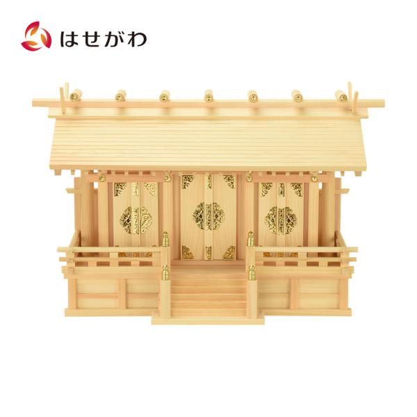 紙製のお神札きれいに収まる、ベーシックなお宮です。国産ひのきを使用しています。お神札は扉枠を外してお祀りください。