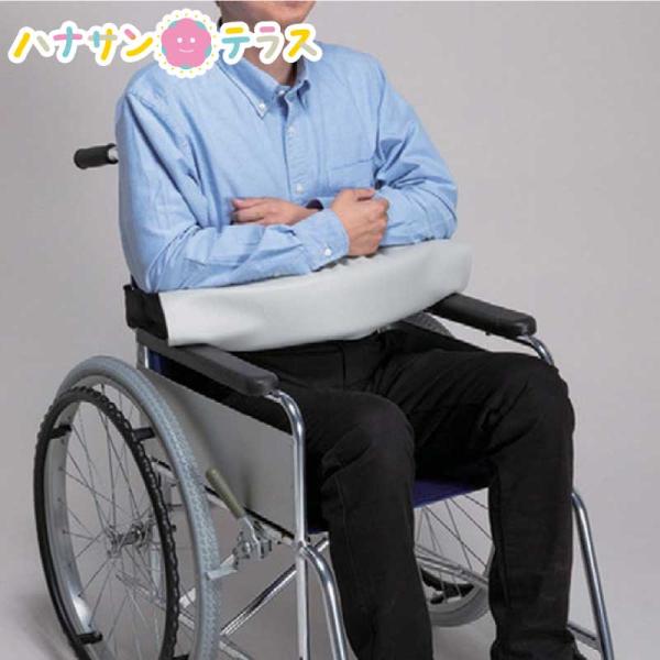 車椅子 姿勢保持 ベルト クッション 座位保持 腕を置ける車いす 車椅子用 ベルト 車いす腕らくベルト クッション 特殊衣料 姿勢保持ベルト 身体固定 腕を置くクッション 体位保持・姿勢を保持しながら腕も置ける車椅子用ベルト。・車椅子に身体...