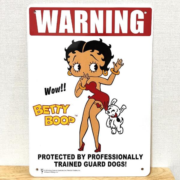 「サインボード ”BT DOGS 番犬に注意”」アメリカの人気キャラクター『BETTY BOOP（ベティーブープ）』のサインボード！番犬注意の文章が記されており、防犯対策におすすめです。飾るだけでとってもアメリカン！ガレージやお店の飾りにも...