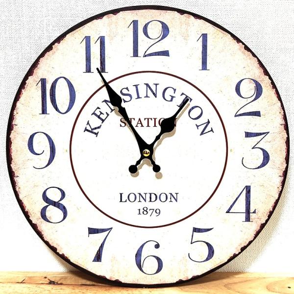「オールドルック ウォールクロック KENSINGTON WHITE」MDFウッド製のフラットな文字盤に、アンティーク調のクロック・ハンズ（時計の針）を合わせたお洒落な掛け時計です。レトロデザインのウォールクロックはお部屋を落ち着いた雰囲気...