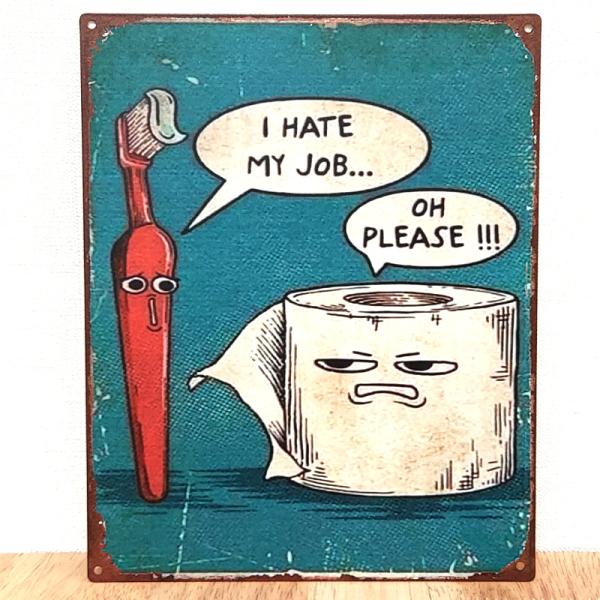 「アンティークプレート WE HATE OUR JOBS」メタル製のアンティークプレートです。看板の中央にはトイレットペーパーと歯ブラシがデザインされたとてもユニークでおしゃれな看板です。四方または上下に穴が空いているので取り付け時にとても...
