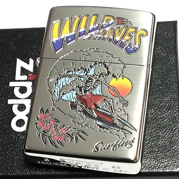 【サーフィン スカル ZIPPO】ワイルドでカジュアルなサーフィンデザインZIPPOライター。ワイルドウェーブ！サングラスの骸骨サーファーがゴキゲンに波乗り！Tシャツのようなエッジの効いたデザインで、日常で気軽に持てるカジュアルジッポ。遊び...