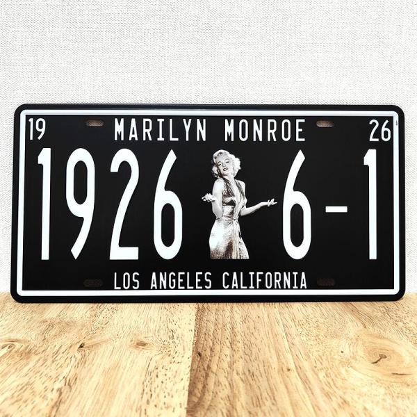 「ブリキ看板 ”M.R.M.R.”」モノクロでシックな雰囲気のレトロでおしゃれなブリキ看板です。お店の飾りにもいかがでしょうか？表面はアンティーク感あるビンテージ加工。傷やサビのデザインが良い味を出しています。これこそオールドアメリカン看板...