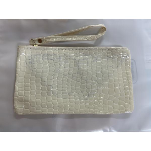 訳あり理由：バッグに色染みがあります。写真にご参照カラー：ホワイトご注意：商品発送後の返品交換に対応致しません。ご了承ください。●サイズ…約横19× 縦10× マチ1(cm)●重 さ…約60g　　　　(サイズ及び重さは目安です。１~３cmほ...