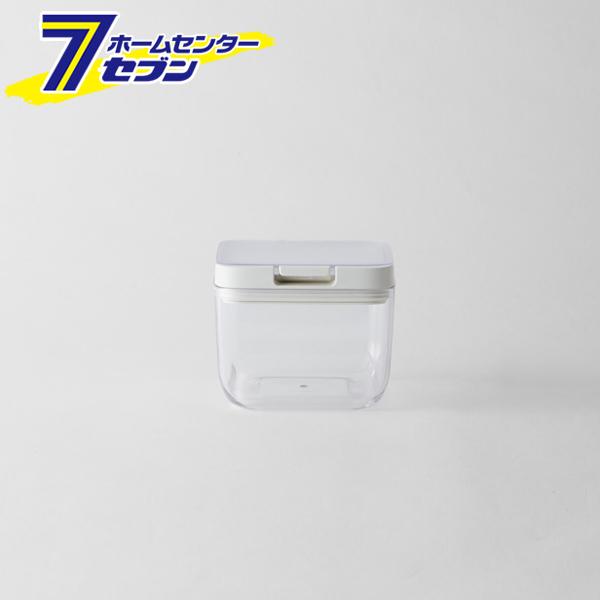 マーナ 保存容器 ショート クリア（蓋） K764CL (キャニスター コンテナ 調味料ケース)●パッキンでしっかり閉まって湿気を防ぎ、ワンタッチで開く保存容器。●鷹の爪など少量の乾物やスパイス入れに丁度いいサイズです。●容量およそ450m...