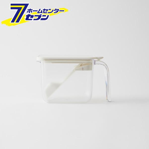 マーナ 調味料ポット ワイド ホワイト K775W (キャニスター 調味料入れ)●調味料がかたまりにくい、パッキンがついた調味料ポットです。●手元のボタンを押せばフタが奥に開き、ぎゅっと閉まっていてもワンタッチで開けられます。●ワンタッチで...