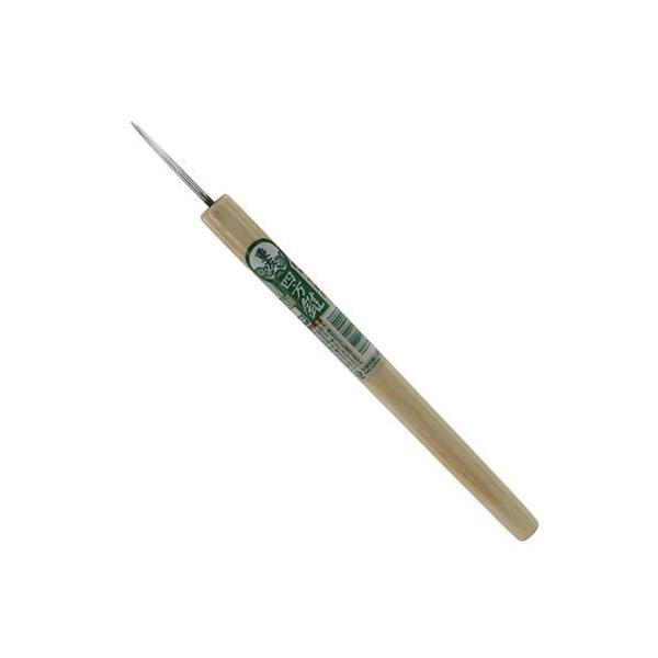 木材の穴あけ加工。木釘の下穴に、家具、指物、建具などの加工に使用します。四方錐は本来、木釘を打つ前の釘の通り道としての穴をあけるための物です。四方錐で開く穴は木釘の断面と同じく円錐状になります。●中●刃部：炭素工具鋼(SK-5)●柄：天然木