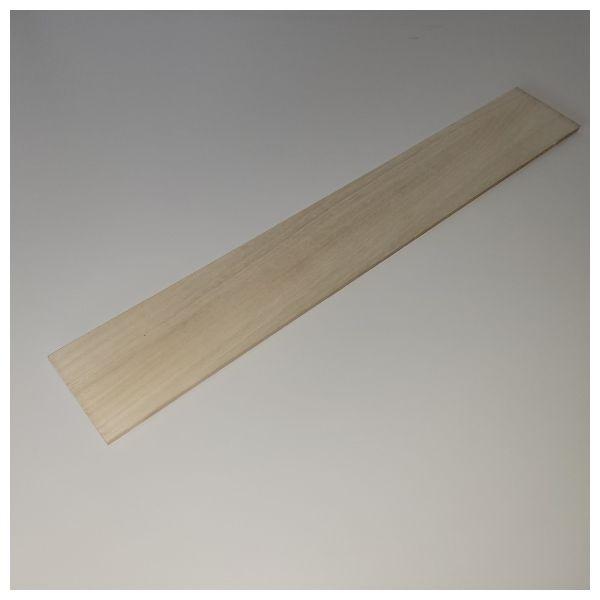 軽くて柔らかい為、加工しやすく工作に適しております。