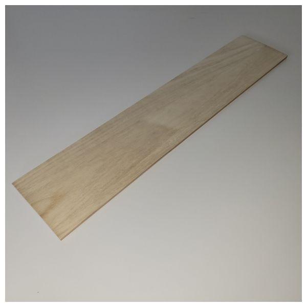 軽くて柔らかい為、加工しやすく工作に適しております。