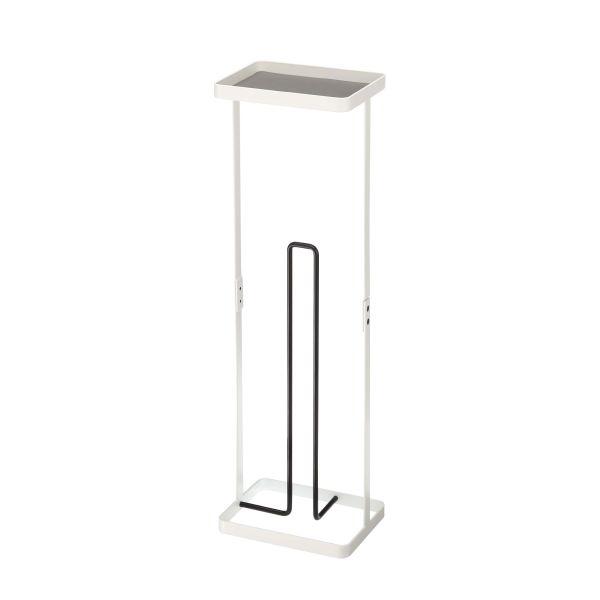 携帯電話などが置けるトレイが付いたトイレットペーパー！コンパクトコンパクトな設計なので、トイレに設置しても邪魔になりません。トイレットペーパーは最大3個収納できます。