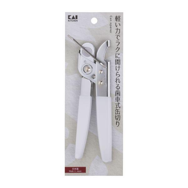 少ない力で開けられる歯車式の缶切りです。（日本製） 栓抜き付き。