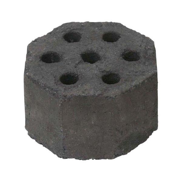 ツーリングや1人キャンプに最適な固形燃料です。簡単・スピード着火。木炭の着火剤としても使えます。間伐木を使用しているので環境にやさしい。持ち運びやすい2個セットの燃料です。カマドスマートグリル（別売）にぴったりサイズです。