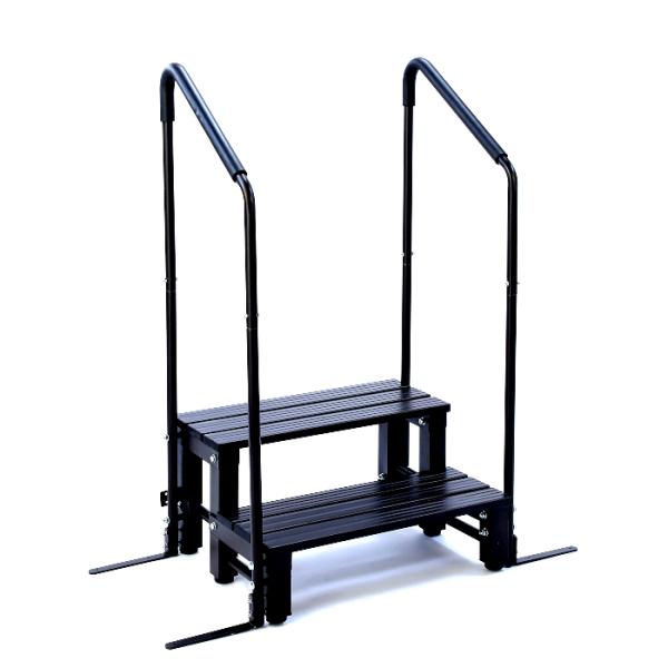 昇降らくらく安心感が違う手すり付き【特徴】○リビングとお庭の段差解消に。○手すりにはウレタンカバー付きでしっかりフィット。○脚部裏にアジャスター付きで調製可能○付属の工具と金具のみで組立OK【仕様】○サイズ：幅110x奥行53x高さ116c...