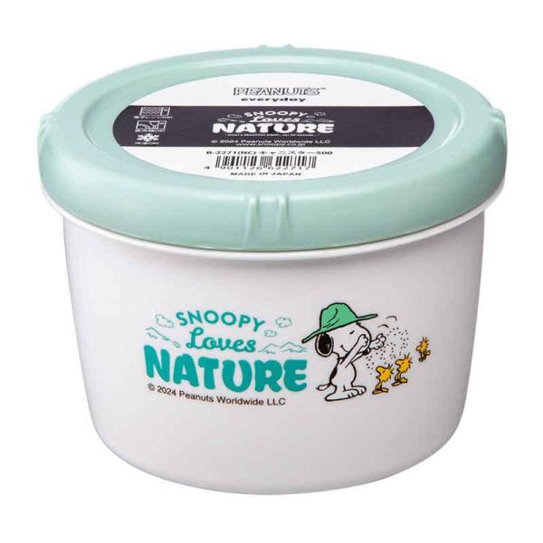 スヌーピーの丸型保存容器500mlです。おかずの作り置きやごはんの冷凍保存、離乳食の保存などに役立ちます。フタには密封性の高いシリコンパッキンが採用されています。汁物や臭いの強い食材を保存することができます。【仕様】商品サイズ：約高さ7.9...