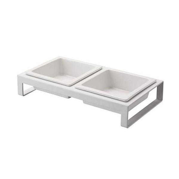 フードとお水や、2種類のフードなど、自由に組み合わせて使えるボウルとスタンドのセット。【原産国】中華人民共和国【原材料】フレーム：スチール(粉体塗装)ボウル：陶器【使用方法】フードとお水や、2種類のフードなど、自由に組み合わせて使えるボウル...