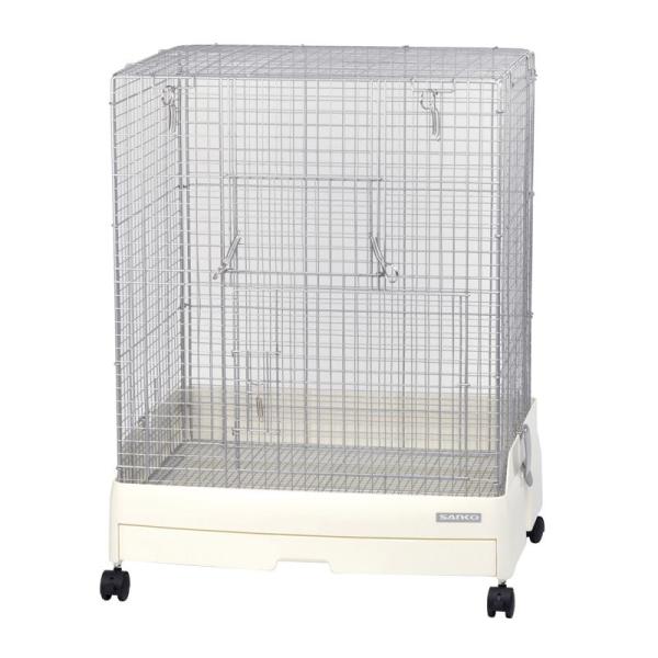 コンパクトなのにゆとりの空間約20×20mmの細かなメッシュで高さと空間を備えたイージーホーム。チンチラやデグーなど、上下運動を好む小動物用に、充分なケージの高さをご用意しました。特許取得の外漏れしない引き出しトレイでお掃除楽々！【材質・素...