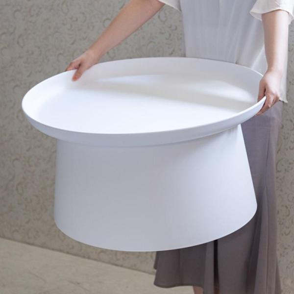 トレー型の天板になっている円形型テーブルです。非常にシンプルなフォルムでしっかりとしたベースが存在感を出し、インテリアのアクセントとなります。素材もポリプロピレンでメンテナンスもしやすいです。Sサイズ、Lサイズを組み合わせてネストテーブルと...