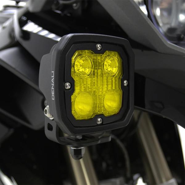 【商品説明】DENALI(デナリ) D4 LEDドライビングライトのビームをイエローに変える、交換用レンズです。ブルーライトをブロックすることで、霧の中や雨の中で光の乱反射を抑制し、対向車からの視認性を向上し、安全性を高めてくれます。一般の...
