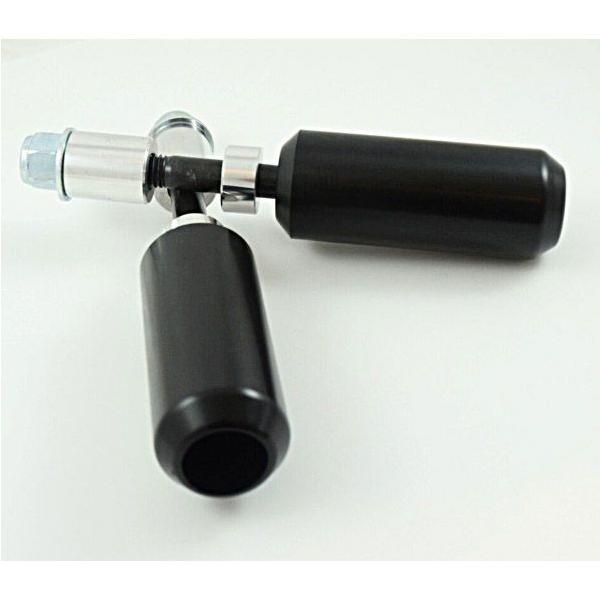 【適合】1982〜2000 FXR【商品説明】BUNG KING がハーレーダビッドソンのために開発したリア用フレームマウントスライダーです。万一の時にマシンとライダーを保護します。デルリン樹脂は衝撃を受けても割れずらく、また摩擦係数が少な...