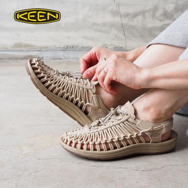 人気の KEEN UNEEK レディースアウトドアシューズサンダル23cmベージュ サンダル キーン スニーカー、23cm
