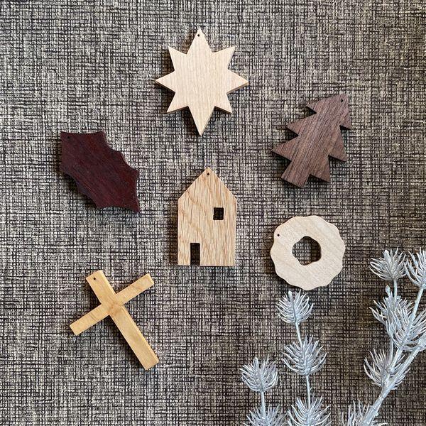 ■ サイズもみの木：縦6cm×横4cm×厚み0.5cmハウス：縦6cm×横4cm×厚み0.5cmヒイラギ：縦6.5cm×横3.5cm×厚み0.5cmクロス：縦6.5cm×横5.3cm×厚み0.5cmリース：縦4.5cm×横4.5cm×厚み0...