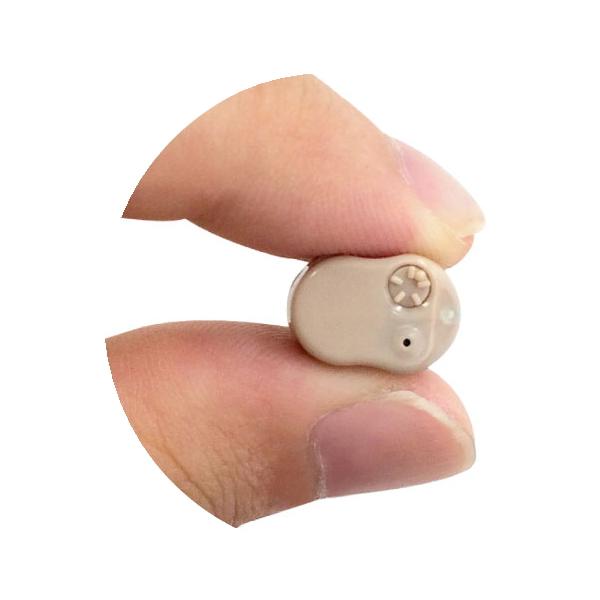 【超小型集音器 スーパーミニ 両耳2個】小型軽量でまったく目立たず、自然な着け心地の耳穴式集音器。小さい音が大きく聞こえる超小型集音器です。1円玉より小さく、従来品より42%軽い！耳穴にすっぽり！色もベージュで目立ちにくい。会話やTV・映画...