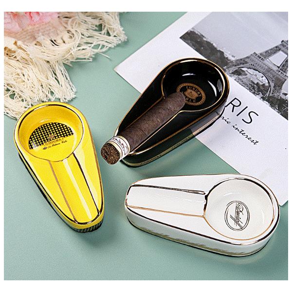 ◎こちらは卓上灰皿、シガートレーになります。レトロなデザインで綺麗な丸みがあり、インテリアとしてもオススメです。【商品紹介】○葉巻用灰皿のレスト部分が長い設計で、ロングサイズのシガーも安定して水平に保つことができます。紙巻きたばこにもオスス...